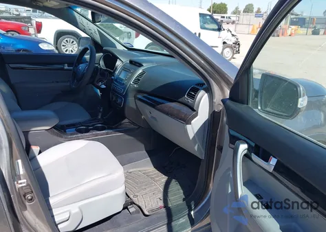 2015 Kia Sorento Lx from USA, damaged, VIN 5XYKTCA69FG584972